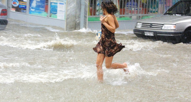 Θεσσαλονίκη: Πολλές περιοχές χωρίς ρεύμα και σήμερα -Στην τηλεόραση δεν έδειξαν καν τις σοβαρές πλημμύρες για μην θίξουν τον Μπουτάρη 