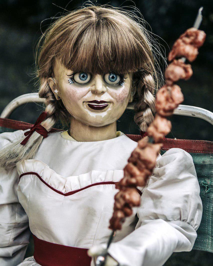 Перед премьерой «Проклятия Аннабель 3» демоническая кукла завела аккаунт в соцсетях - 07