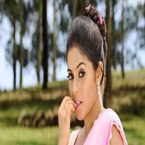 Telugu Film Actress Poorna Looking Cool