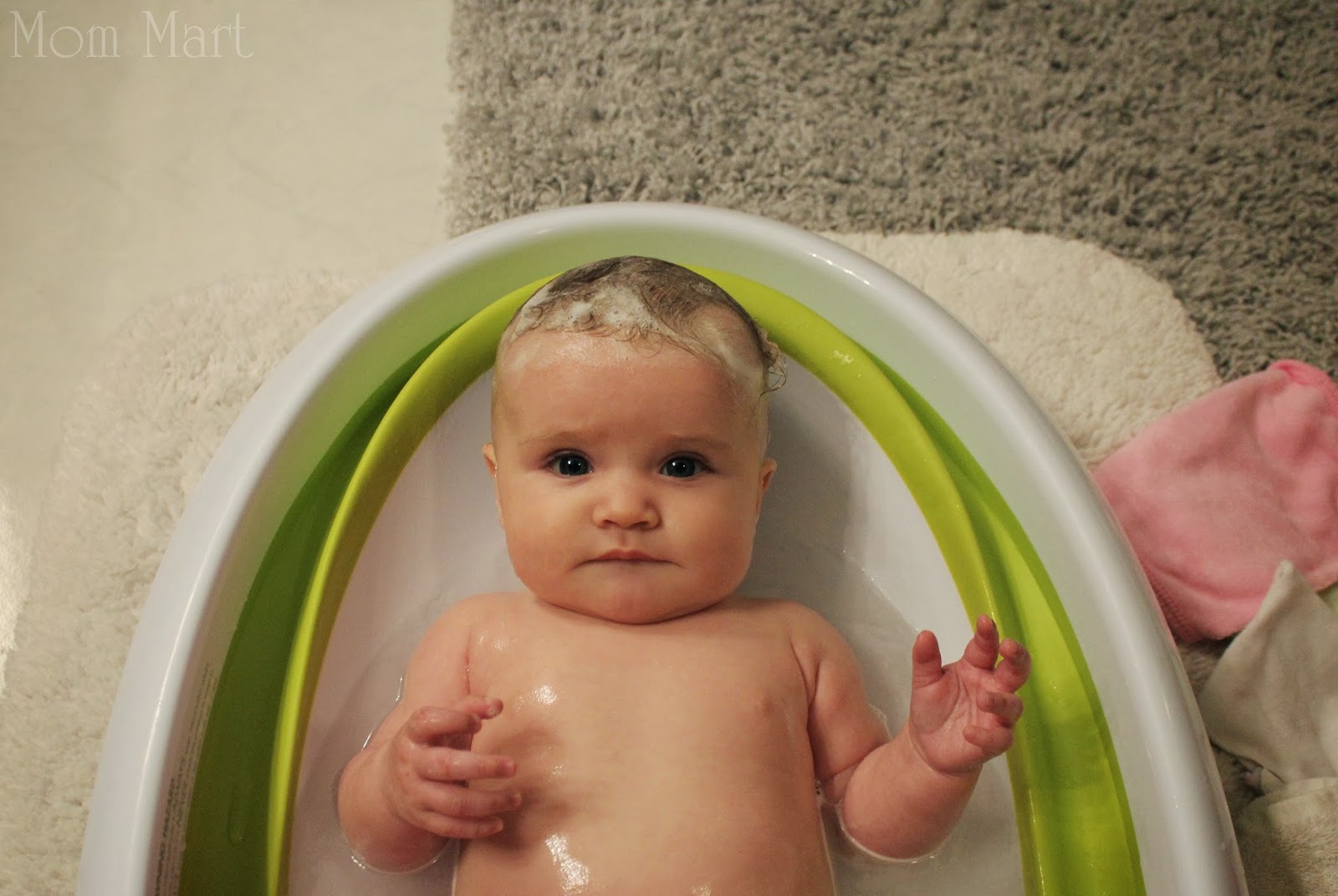 baby naked bath 