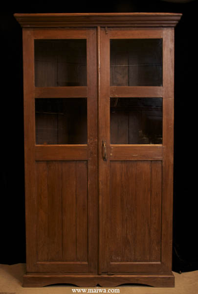 cabinet doors with glass panes. Glass panels on the two front