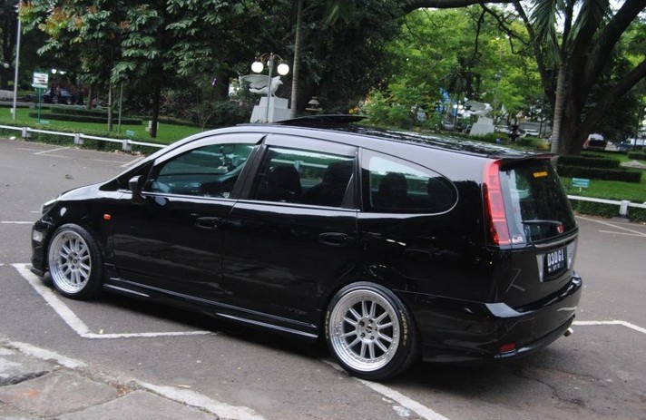 Kumpulan Gambar Modifikasi Elegan Mobil Honda Stream 