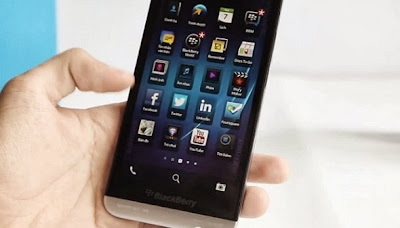 Ufone Blackberry Z30, powered by BB10 OS, is the only phone currently running BB10.2 OS. It’s powered by a 1.7GHZ dual-core Snapdragon S4 Proprocessor and boasts an ultra-crisp display. The screen size has been increased to a 5 inch 720p Super AMOLED display that lets you do so much more with a touch-screen that responds just like you want it to. For the photo fans, an 8 Megapixel camera in HD and a front-facing 2 Megapixel camera for selfies. This is not just a phone, it’s the next step in the BlackBerry® evolution and it can be yours for just Rs. 65,000, only from Ufone. To get the BlackBerry Z30, visit your nearest Ufone Customer Service Centre.