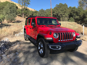 Front 3/4 view of 2019 Jeep Wrangler Unlimited Sahara 4X4
