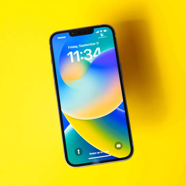 Layar iPhone 14