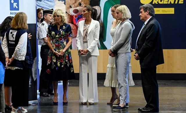 Queen Letizia wore a suit by Carolina Herrera, and Cylani silk shirt by Hugo Boss. Jil biden wore a floral dress by Oscar de la Renta