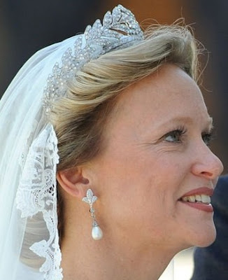 diamond laurel wreath tiara queen beatrix netherlands princess carolina bourbon parma