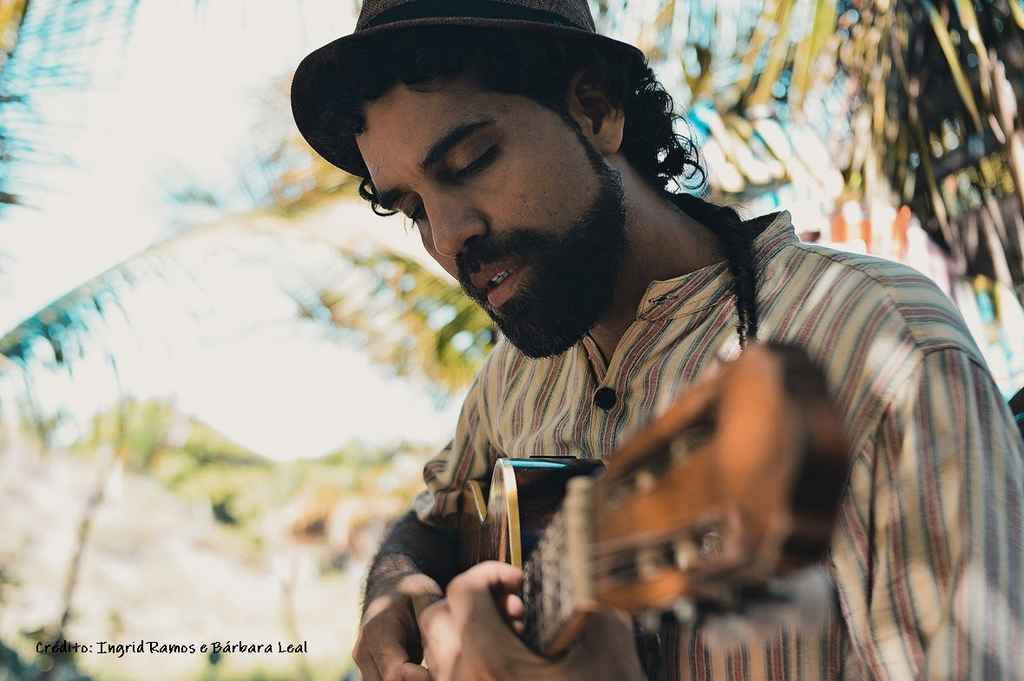 Paulinho Araújo lança videoclipe da música Quem-Te