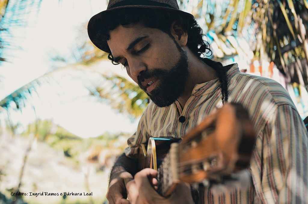 O sucesso e o ritmo da música Quem-Te, canção do álbum VibraMundo, foram os principais motivos para o cantor e compositor Paulinho Araújo lançá-la também no formato videoclipe.