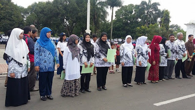 Penyerahan penghargaan Guru berprestasi tingkat Kab Sumedang 2015