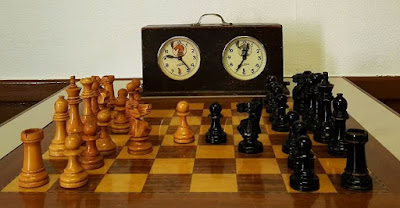 I Torneo Nacional de Ajedrez de Lérida 1948, juego de piezas y reloj