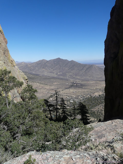 16: rock slabs between rock cliffs above Portal