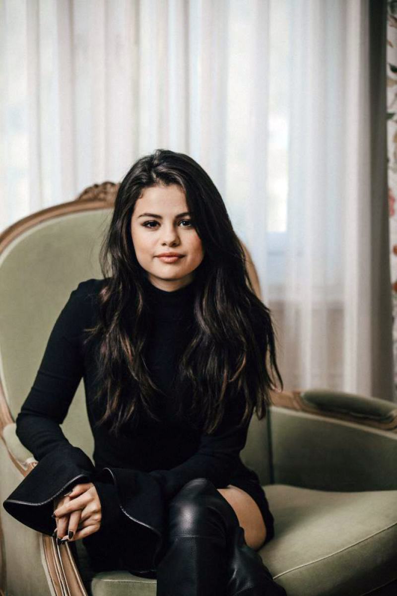 Galeri Foto Dan Dan Biodata Artis Cantik Selena Gomez Terbaru