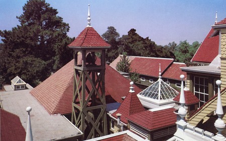 Winchester_Mystery_House_San_Jose_California_Mysterious_Rambling_Roof_Lines