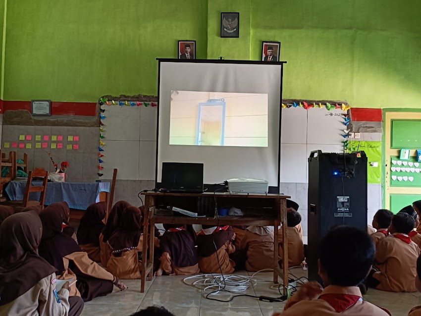  E-Learning Sebagai Salah Satu Strategi Belajar Kurmer