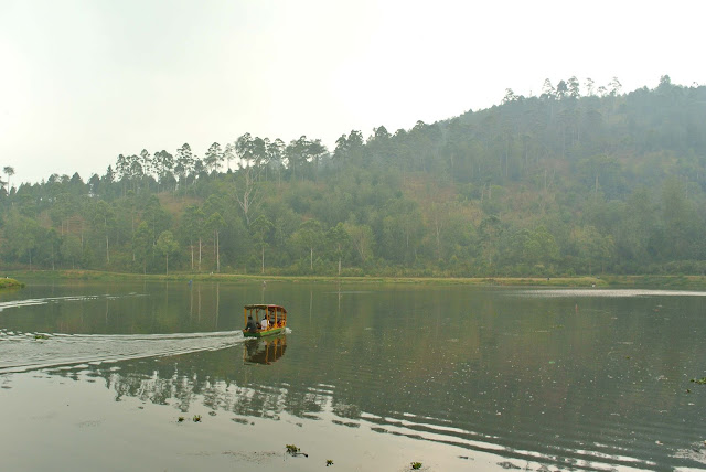 Situ cisanti situ romantis di pangalengan bandung