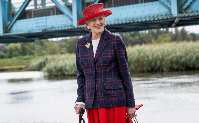Queen Margrethe wore a white silk blouse, checked blazer and red skirt. Gold earrings and gold diamond brooch