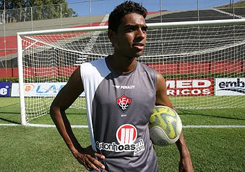 Lucas (Mineiro) - EC Vitória