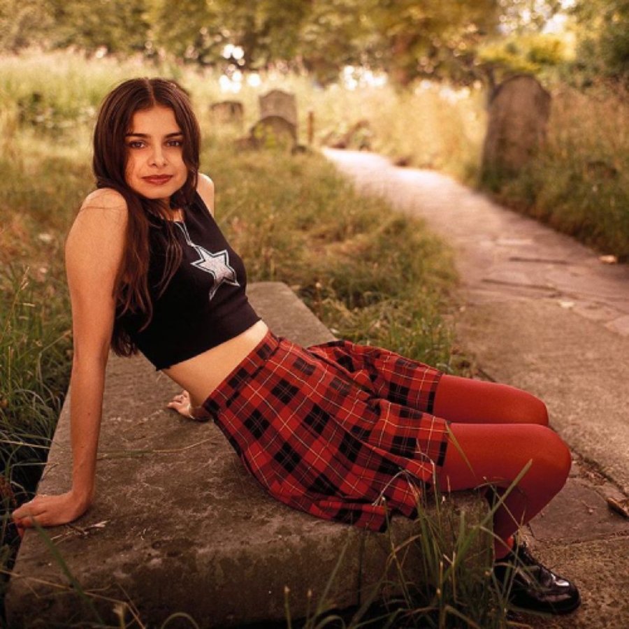 20 Photos of Hope Sandoval of Mazzy Star in the 1990s Vintage Everyday