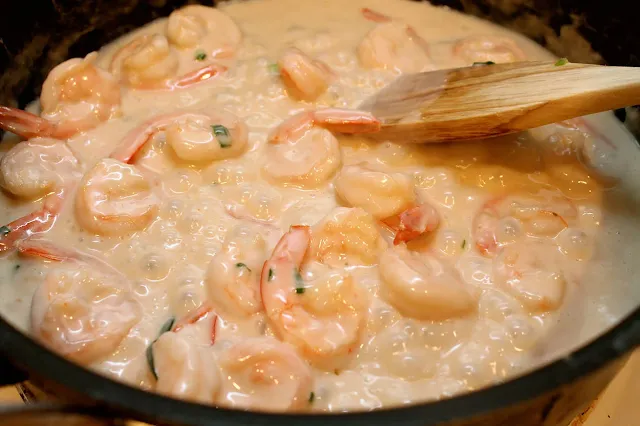 Best Creamy Garlic Tuscan Shrimp Skillet