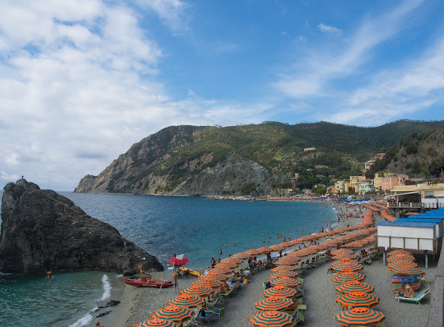 jiemve, le temps d'une pose, Italie, Les Cinq Terres, Le Cinque Terre, Corniglia, Monterosse, Riomaggiore, villages, plages, parasols