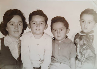 Mi mamá y mis tres hermanos