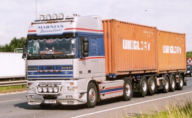 gambar truk kontainer daf 95XF