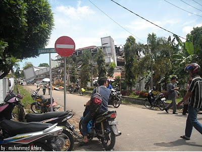 Photo-foto Padang Pra dan Pasca Gempa bumi