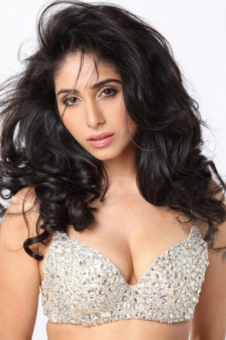 new spicy singer neha bhasin photo gallery