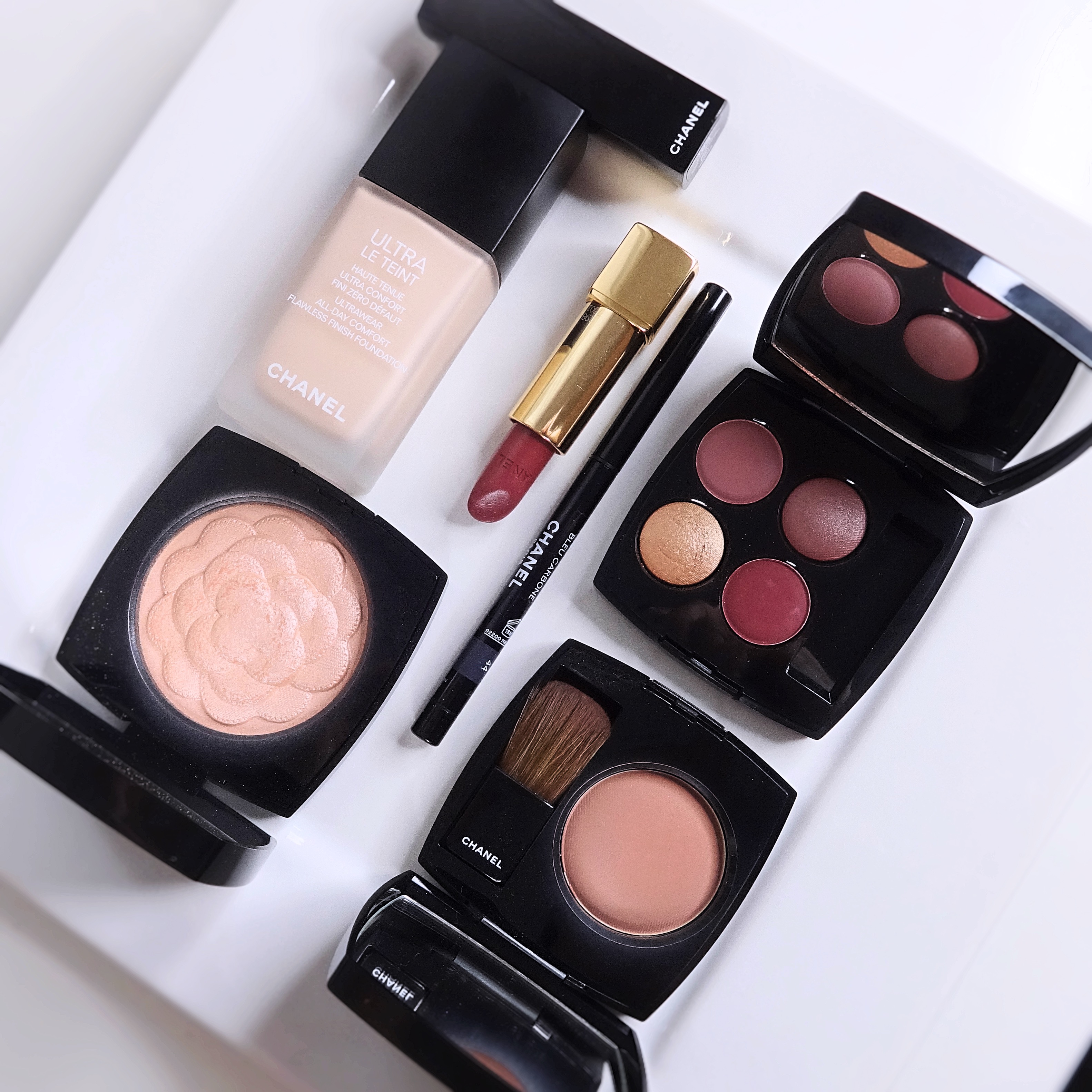 CHANEL Fall Winter 2022 Makeup Collection