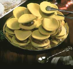 Chilean Alfajores (Macarons with Dulce de Leche)