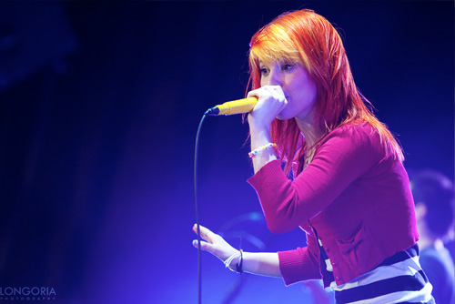 how to cut bangs like hayley williams. Plus, she head-angs and runs