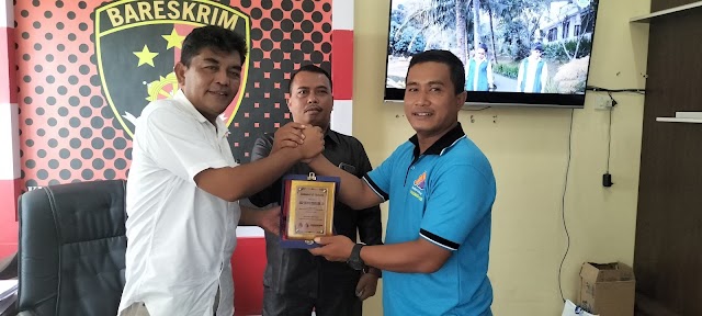 MOMENTUM HUT RI KE-77, MEDIA ONLINE TARUNAGLOBALNEWS.COM BERIKAN PENGHARGAAN KEPADA POLRES BATU BARA