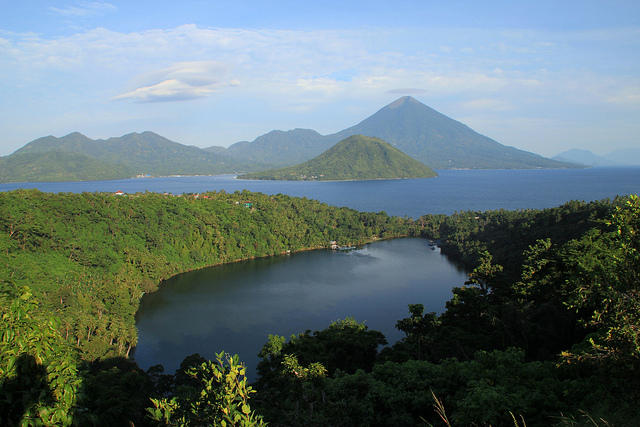 Wilayah Indonesia bab timur memang mempunyai kawasan Danau Laguna - Wisata Kota Ternate