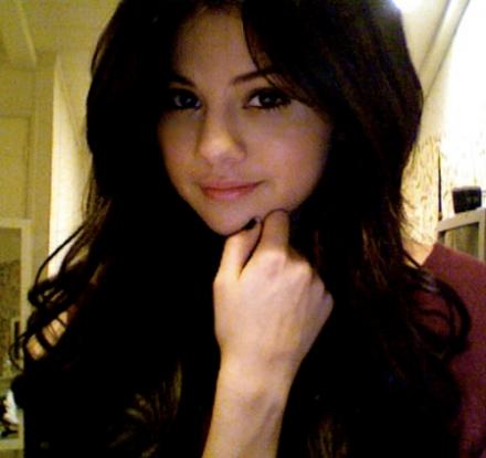 selena gomez haircut with bangs. selena gomez hairstyles.