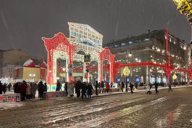 улица Кузнецкий Мост, улица Петровка, ЦУМ