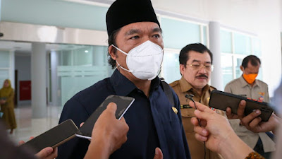 Harga BBM Naik,  Pj Gubernur Banten Al Muktabar Imbau Masyarakat Tetap Tenang