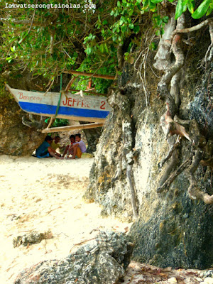 THE AFTERNOON STROLL FROM WHITE BEACH TO DINIWID BEACH