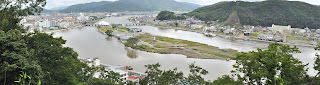 石巻市日和山より同市中瀬を望む（撮影：2012年7月8日）