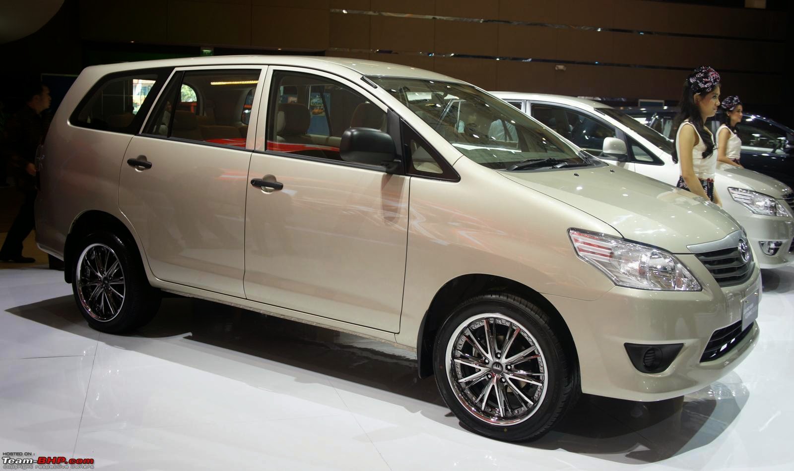 GIÁ XE TOYOTA INNOVA 2015