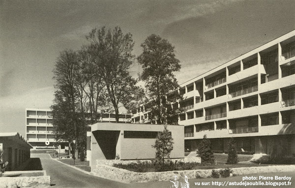 Garches - Résidence, rue de la Porte-Jaune  Architectes: Jean Ginsberg, Pierre Vago  Construction: 1956