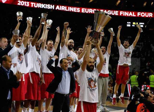 Vassilis Spanoulis, MVP of the Final-4 tournament, lifts the trophy.