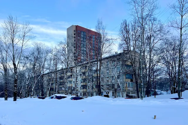 Севастопольский проспект, жилой дом 2021 года постройки, жилой дом 1963 года постройки