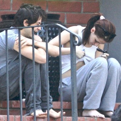 kristen stewart and robert pattinson smoking. robert pattinson smoking pot.