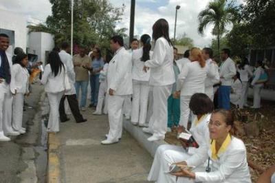 Médicos paralizan hospitales públicos por séptima vez consecutiva en la RD