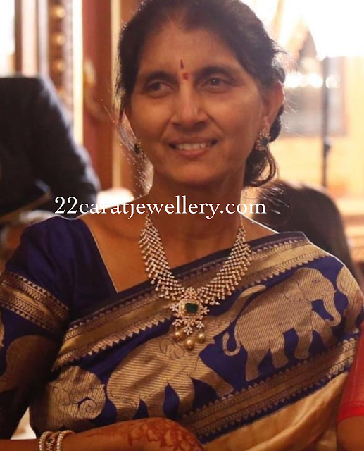 Nithin Mother Vidhya Diamond Jewellery