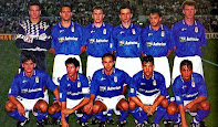 REAL OVIEDO - Oviedo, España - Temporada 1995-96 - Mora, Pedro Alberto, Stojkovski, Scepanovic, Andrés y Rivas; Armando, Berto, Manel, Oli y Carlos - BARCELONA 4 (Bakero 3 y Hagi), REAL OVIEDO 1 (Oli) - 04/10/1995 - Liga de 1ª División, jornada 6 - Barcelona, Nou Camp - El OVIEDO en la temporada 1995-96 se clasificó 14º en la Liga. Ivan Brzic fue el entrenador