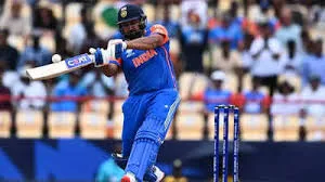5 ऐसे बल्लेबाज जिन्होंने टी20 अंतराष्ट्रीय क्रिकेट  मे लगाए है सबसे ज्यादा छक्के । इस लिस्ट मे दो इंडियन भि है शामिल