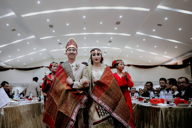 PAKET PERNIKAHAN ADAT BATAK,ULOS,MARTUPOL, JASA PHOTOGRAPHY WEDDING JAKARTA DEPOK BOGOR BEKASI TANGERANG