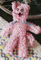 http://translate.googleusercontent.com/translate_c?depth=1&hl=es&rurl=translate.google.es&sl=en&tl=es&u=http://www.freevintagecrochet.com/free-toy-patterns/star153/cuddle-cat-toy-pattern&usg=ALkJrhi0nPBMC7o_a4yIBMI1Lev8p3hvHA